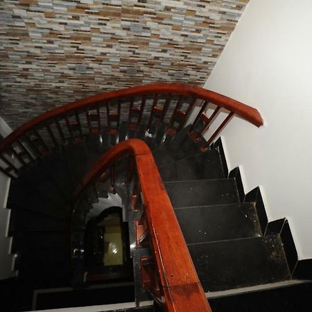 Ruby Lakeview Homestay Hanoi Buitenkant foto