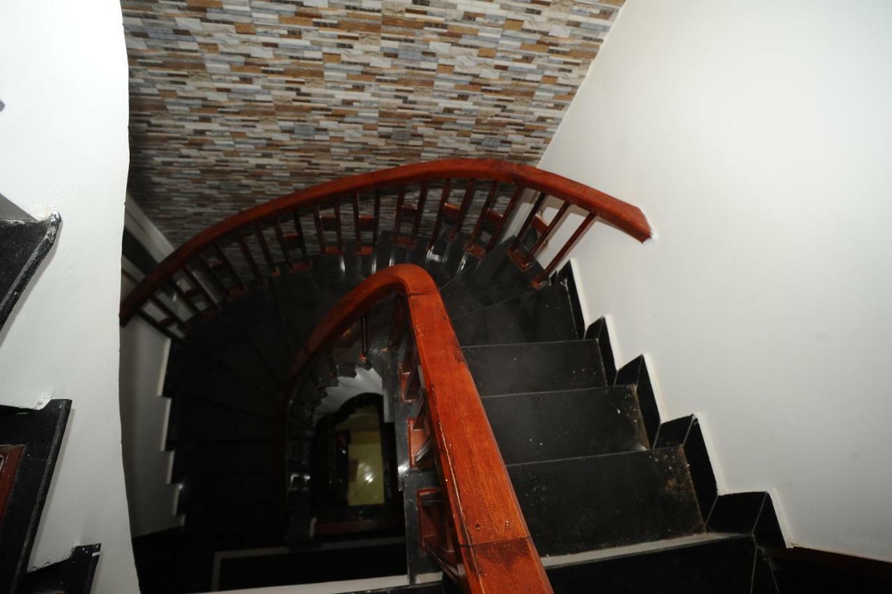 Ruby Lakeview Homestay Hanoi Buitenkant foto